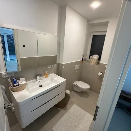 Nello Mit Pool & Whirlpool *