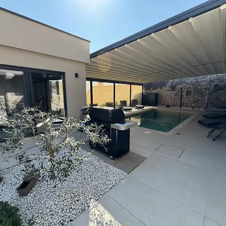 Nello Mit Pool & Whirlpool *