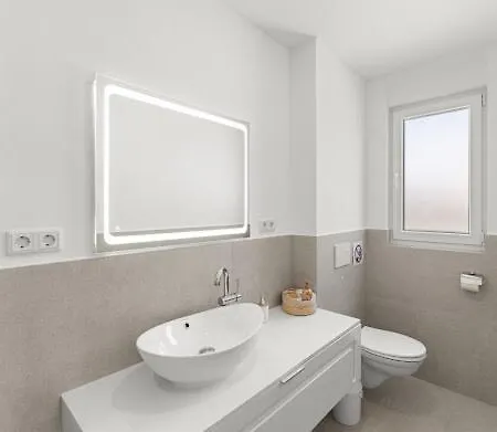 Nello Mit Pool & Whirlpool