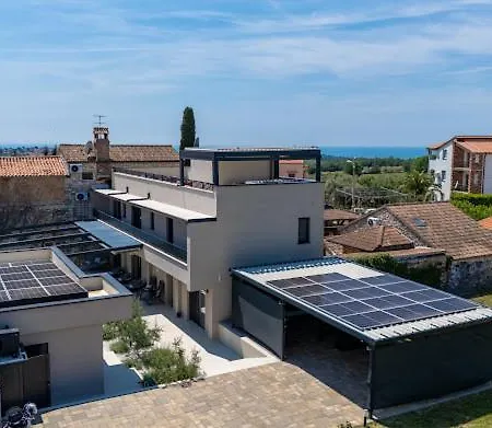 Nello Mit Pool & Whirlpool *