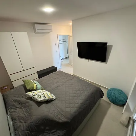 Βίλα Nello Mit Pool & Whirlpool *