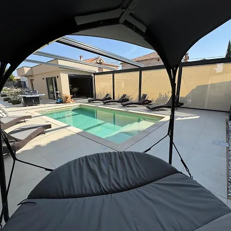 Nello Mit Pool & Whirlpool *