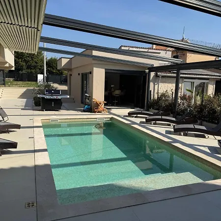 Nello Mit Pool & Whirlpool ヴィラ