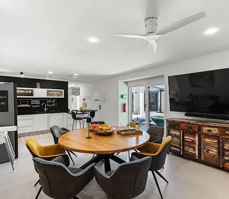 Nello Mit Pool & Whirlpool