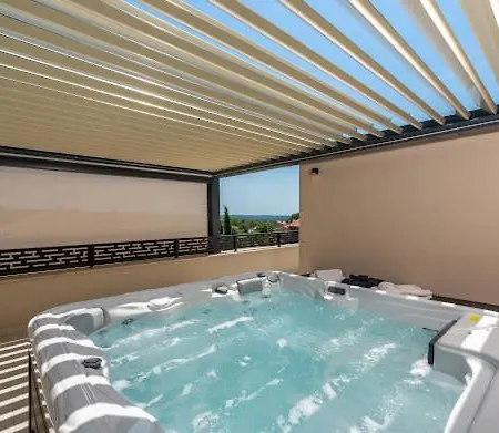 Nello Mit Pool & Whirlpool Rogovici