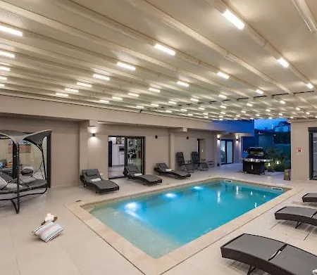 Nello Mit Pool & Whirlpool ヴィラ Rogovici