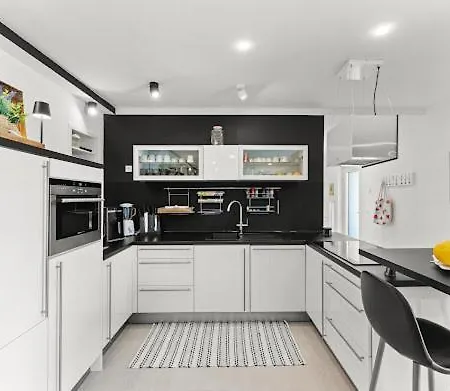 Βίλα Nello Mit Pool & Whirlpool