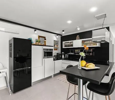 Βίλα Nello Mit Pool & Whirlpool Rogovici