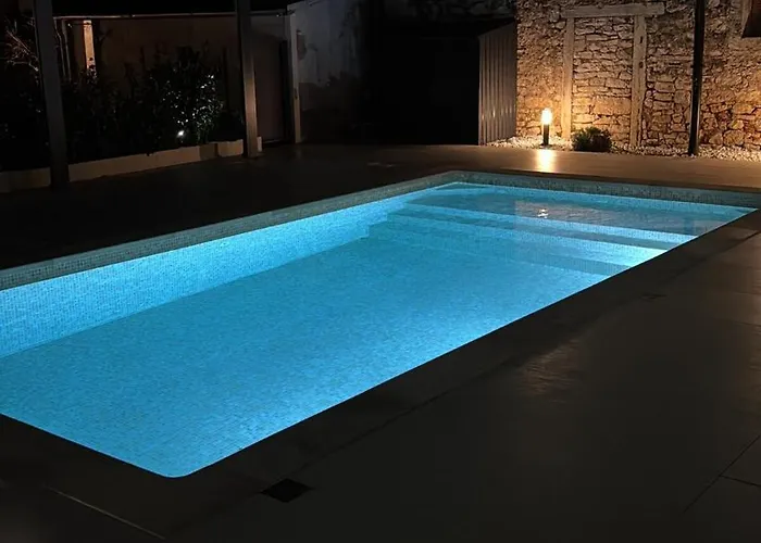 Nello Mit Pool & Whirlpool * Rogovici