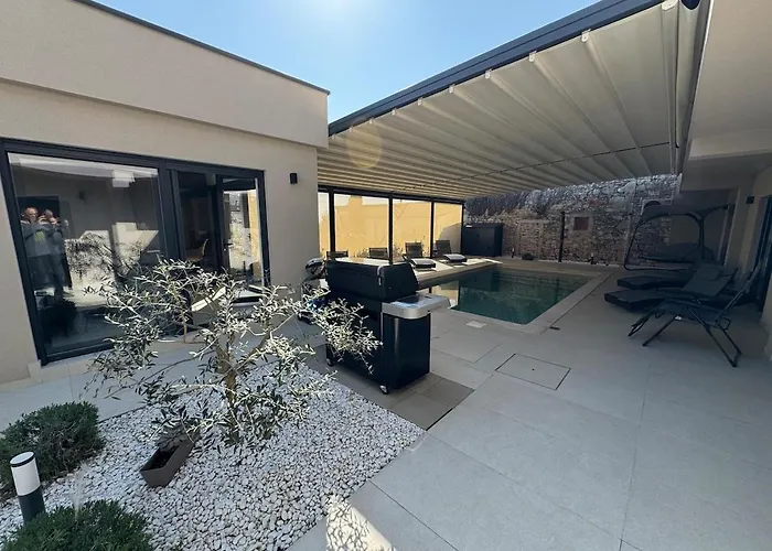 Nello Mit Pool & Whirlpool *