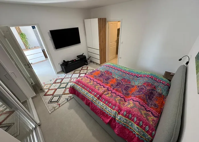 Nello Mit Pool & Whirlpool Rogovici