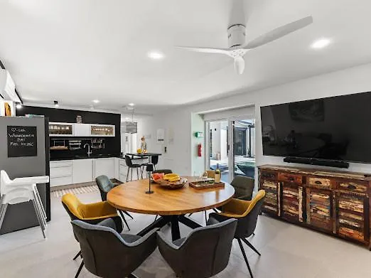 Nello Mit Pool & Whirlpool