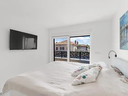 빌라 Nello Mit Pool & Whirlpool Rogovici