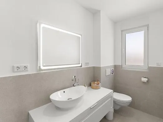 Nello Mit Pool & Whirlpool