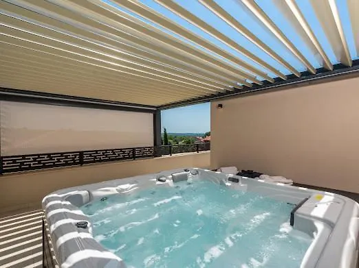 Nello Mit Pool & Whirlpool Rogovici