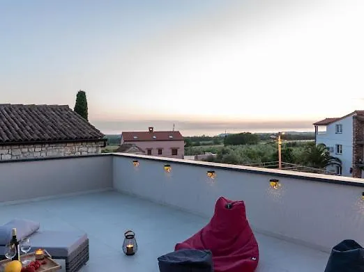 Nello Mit Pool & Whirlpool *