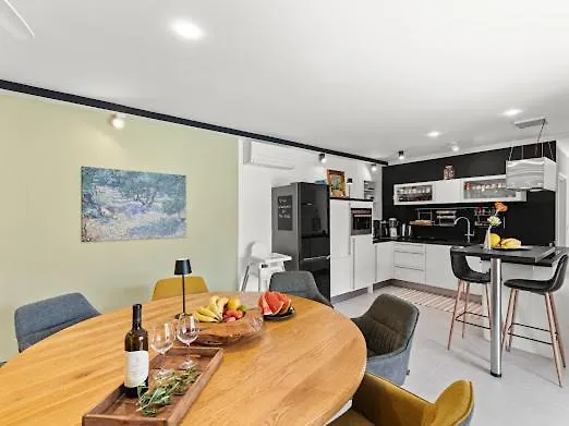 Nello Mit Pool & Whirlpool