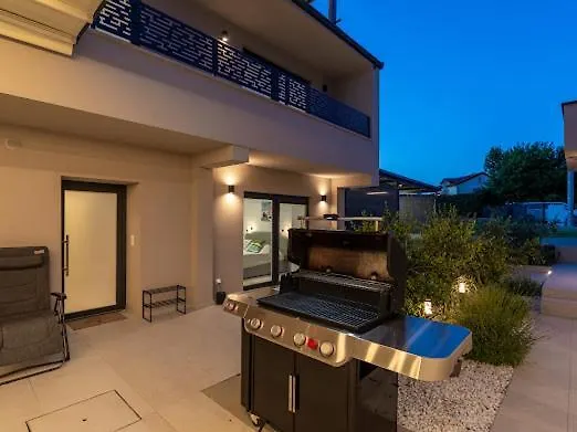 Nello Mit Pool & Whirlpool * Rogovici