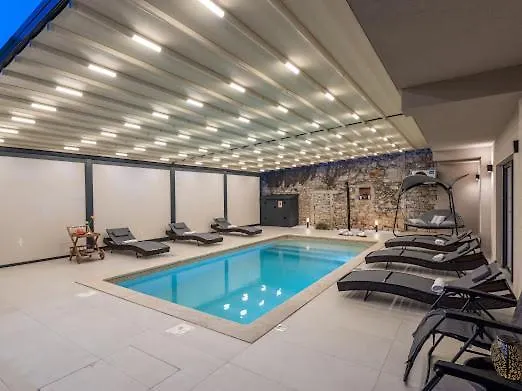 Nello Mit Pool & Whirlpool Rogovici